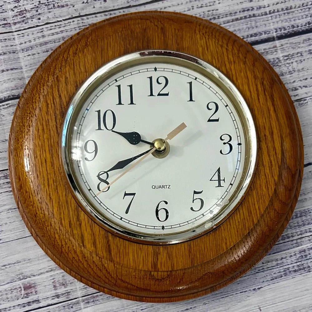 Traditional Round Oak Wood Wall Clock Quartz Analog 80's 9in